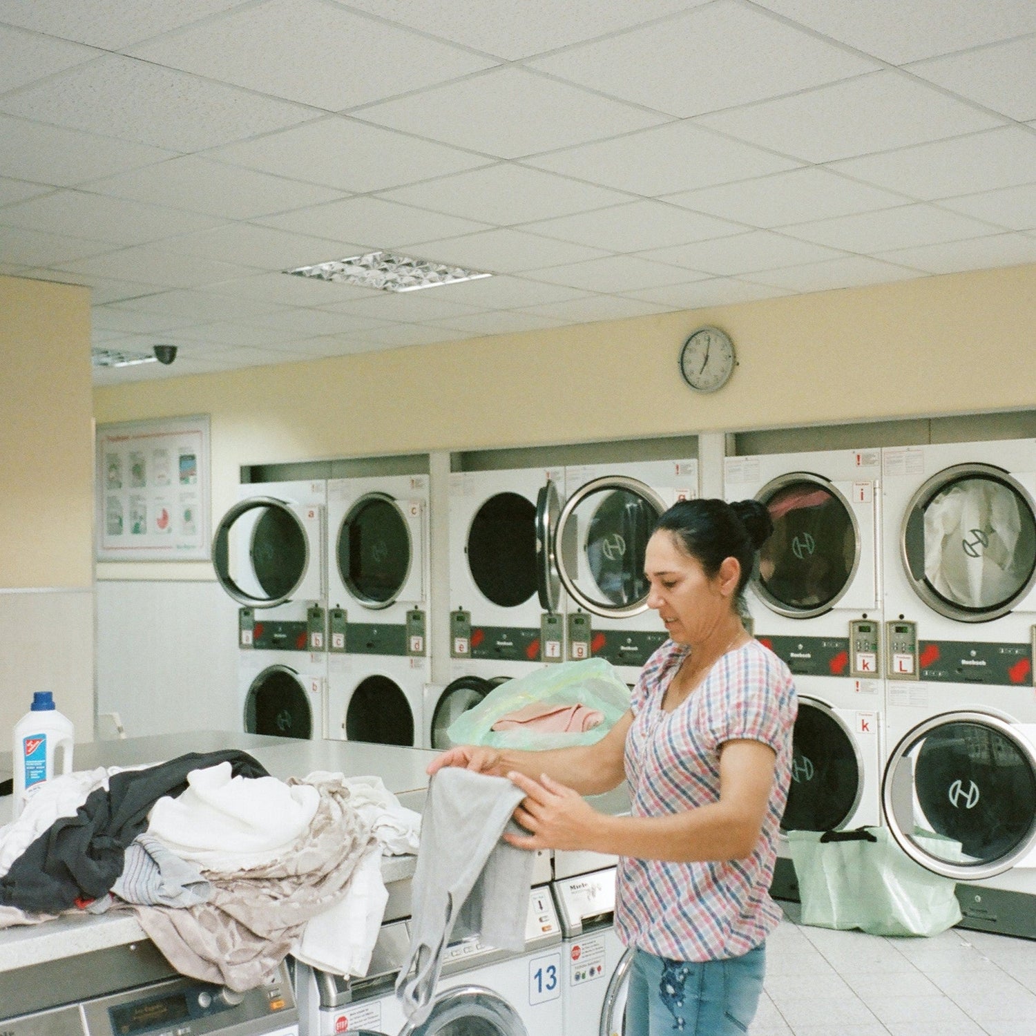 cleaning blinds easy