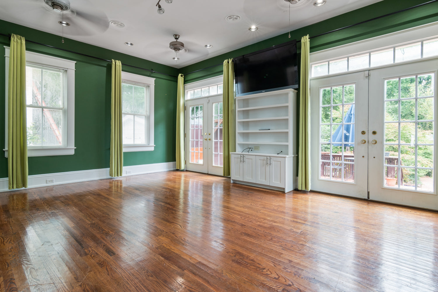 move into unfurnished apartment